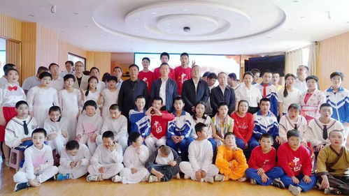 以愛之名,獻禮司慶 銀河基金全體員工為特教師生捐贈校服