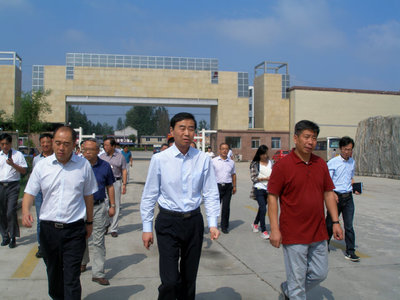 林河酒業(yè)公司董事長劉衛(wèi)軍到銀河棉業(yè)公司調研