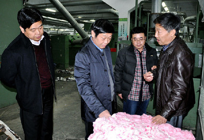 商丘中院孫同占院長(zhǎng)赴閆集法庭及銀河棉業(yè)調(diào)研指導(dǎo)